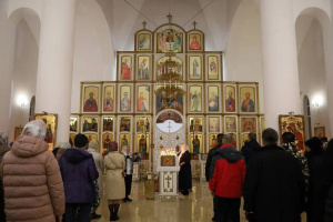 Светлый праздник отметили в храме святых апостолов Петра и Павла