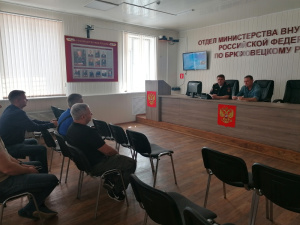 В актовом зале Отдела МВД России по Брюховецкому району состоялось второе заседание Общественного совета при ведомстве в 2022 году