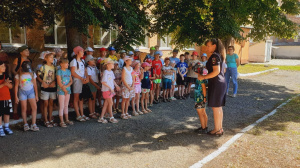 Полицейские Брюховецкого района встретились с детьми детского лагеря «Березка»