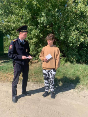 Полицейские и общественники Брюховецкого района провели профилактическую акцию «Внимание, мошенники!»