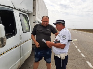 В Брюховецком районе Госавтоинспекторы провели акцию «Госуслуги - это проще, чем кажется»!