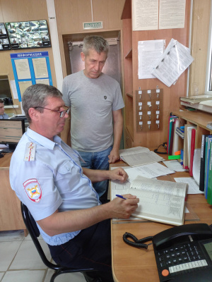 В рамках акции «Гражданский мониторинг» представитель общественности проверил работу  сотрудников дежурной части 