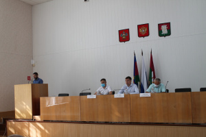 Глава района Владимир Бутенко провел аппаратное совещание в администрации района