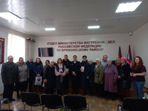 В Краснодарском крае жителям ДНР и ЛНР полицейские вручили российские паспорта