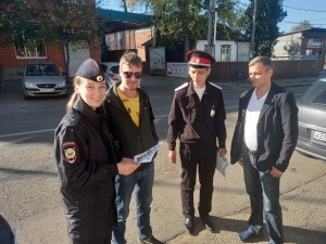 В Брюховецком районе сотрудники полиции провели акцию «Госуслуги – просто, быстро и доступно!»