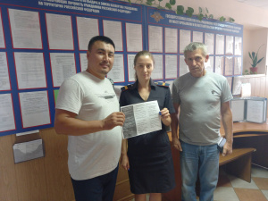 В Брюховецком районе полицейские провели акцию «Госуслуги-это просто!»