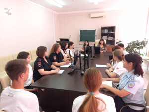 В Брюховецком районе полицейские и общественники организовали круглый стол «Будущее без терроризма – терроризм без будущего»