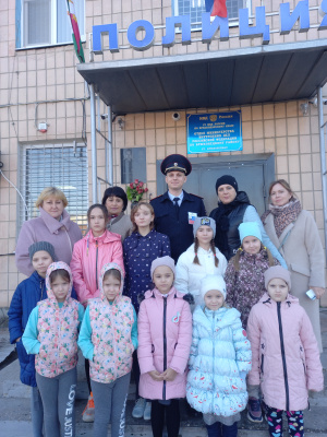 Полицейские организовали экскурсию в ОМВД России по Брюховецкому району в день памяти сотрудников органов внутренних дел, погибших при выполнении служебных обязанностей