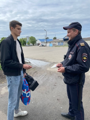 Сотрудники полиции в рамках ОПМ «Правопорядок» провели беседы с гражданами по профилактике мошенничества