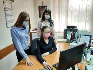 В Брюховецкой общественник проверил качество предоставления государственных услуг отделом по вопросам миграции